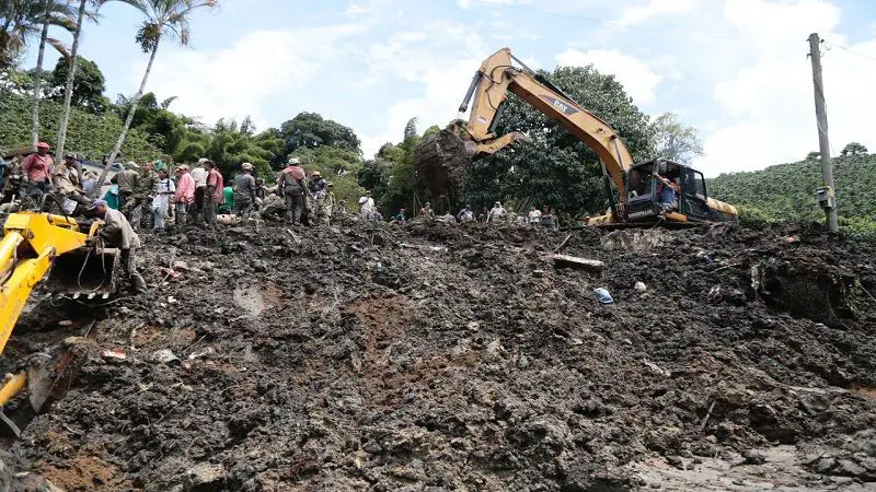 Antioquia: tres niños murieron en derrumbe que sepultó una escuela
