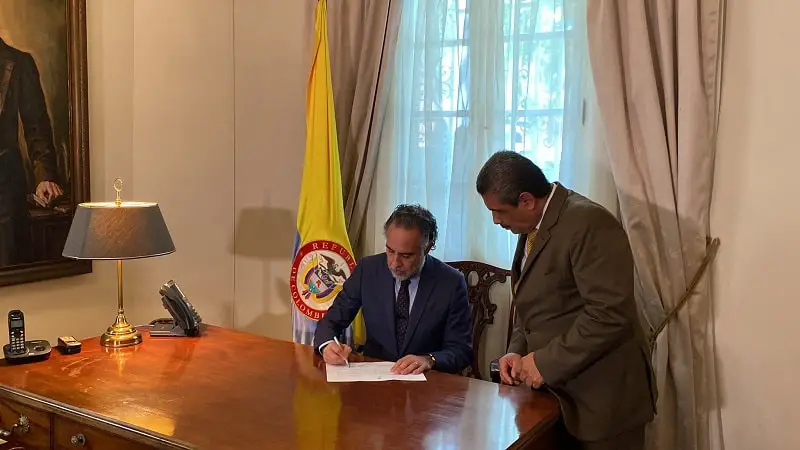Benedetti toma posesión como embajador de Colombia en Venezuela