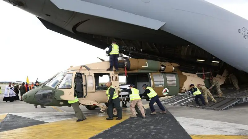 Colombia recibió  tres helicópteros de Estados Unidos
