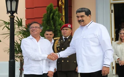 Petro y Maduro  se reúnen en Caracas