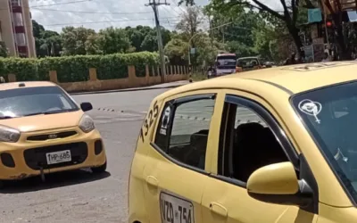 Taxistas protestan por precio de combustible