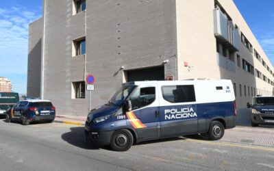 Policía español es investigado por realizar ‘tocamientos’ a una mujer