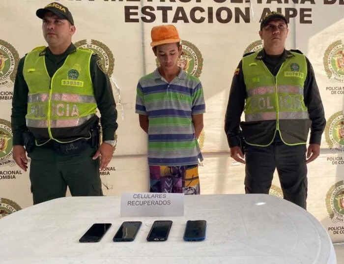 Con cuatro celulares en su poder fue capturado alias «El Brayan»