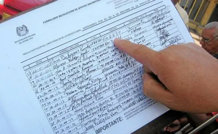 Solo 11 candidatos presidenciales entregaron firmas para avalar inscripción