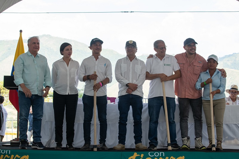 Presidente Petro le pidió al gobernador del Huila, impulsar proyectos de energía solar