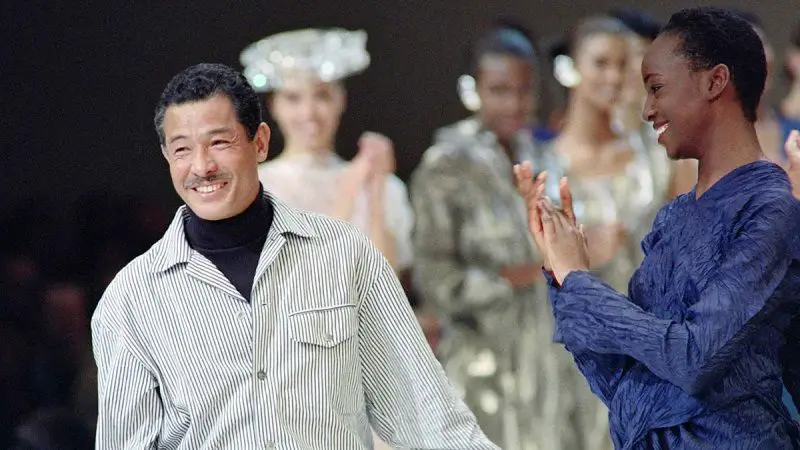 Diseñador de moda japonés Issey Miyake murió en las últimas horas