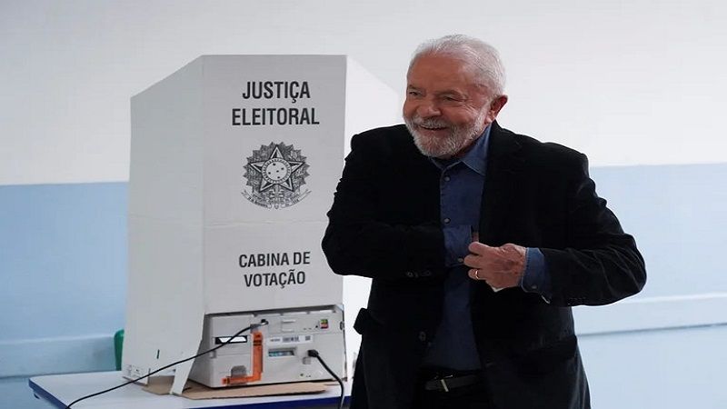Lula supera a Bolsonaro por 4 puntos y habrá segunda vuelta