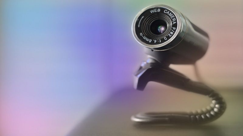 Necesito comprar una cámara web: ¿Qué características debo considerar?
