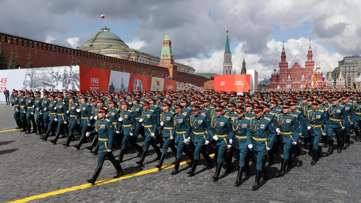  Así fue el opaco desfile de Putín en Moscú