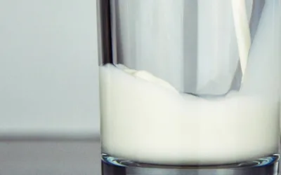 Establecen límites de cantidad de lactosuero para la venta de leche