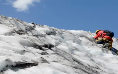 Rescatistas suspendieron la búsqueda de alpinistas en el Everest