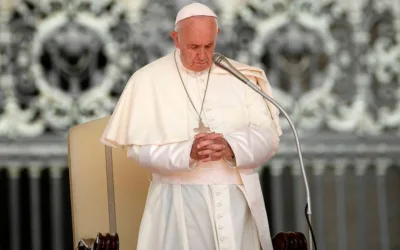 Papa Francisco tiene bronquitis