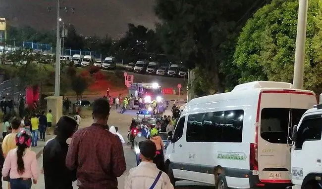 Un policía y un menor resultaron heridos, tras explosión en estación de Policía en Ciudad Bolívar