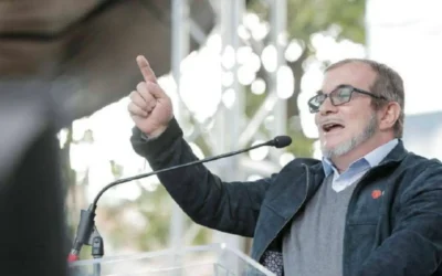 El exlíder de las Farc Rodrigo Londoño, respalda al presidente Gustavo Petro y arremete contra Álvaro Uribe