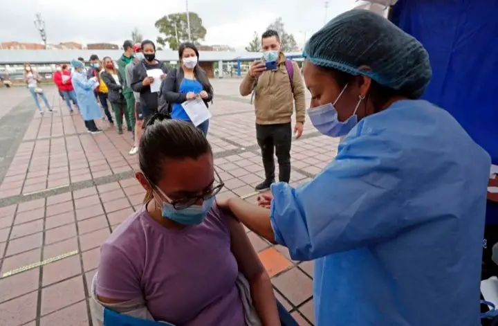 MinSalud confirmó cuáles serán las medidas para que migrantes se puedan vacunar en el país