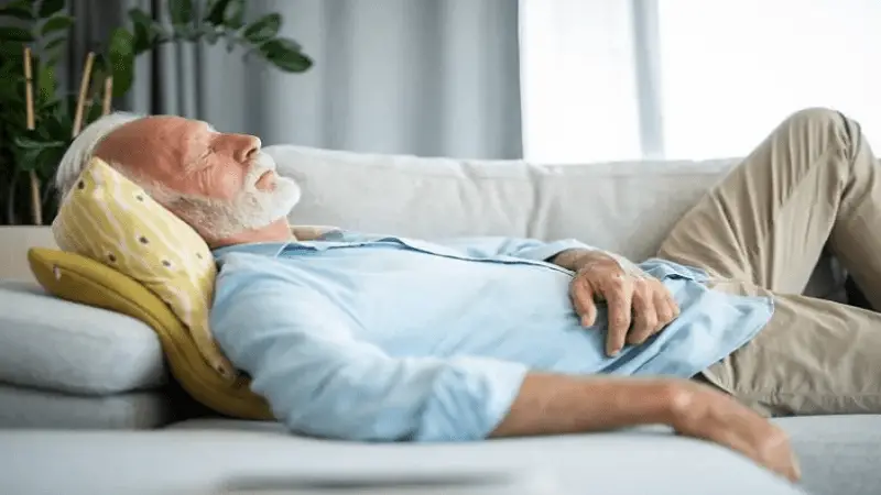 Las siestas excesivas podrían ser una señal temprana de demencia