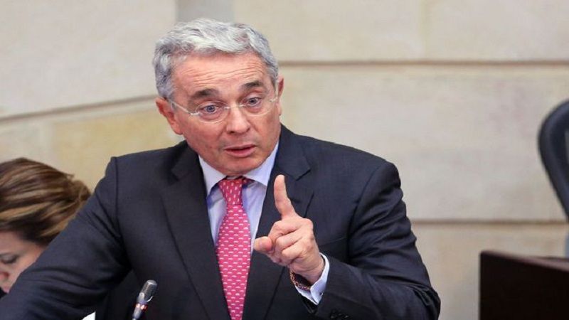 Corte sostiene imputación de Uribe