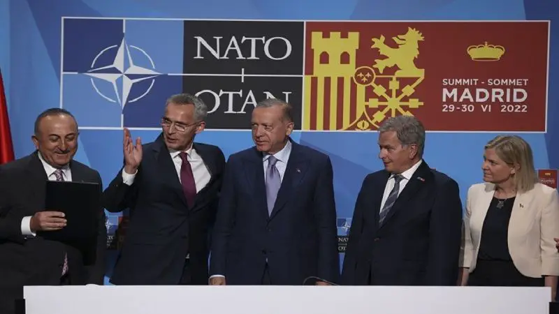 30 aliados firmaron la adhesión a la OTAN