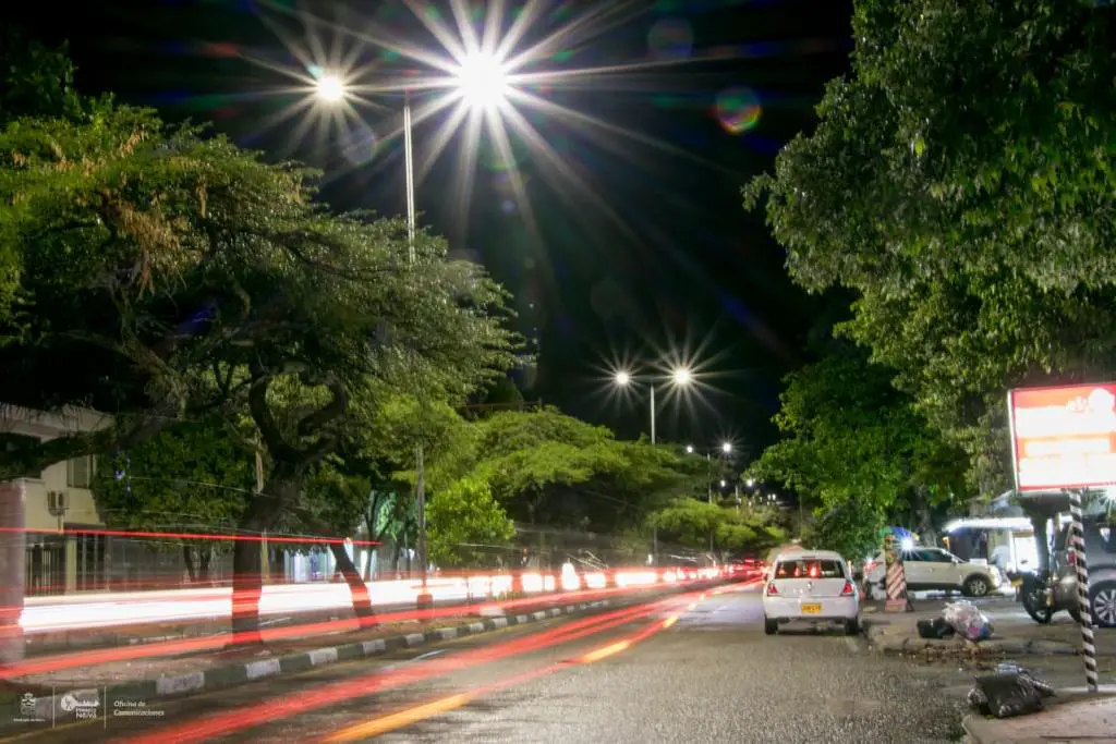 Alumbrado público ilumina la ciudad, generando garantías de seguridad y reactivación