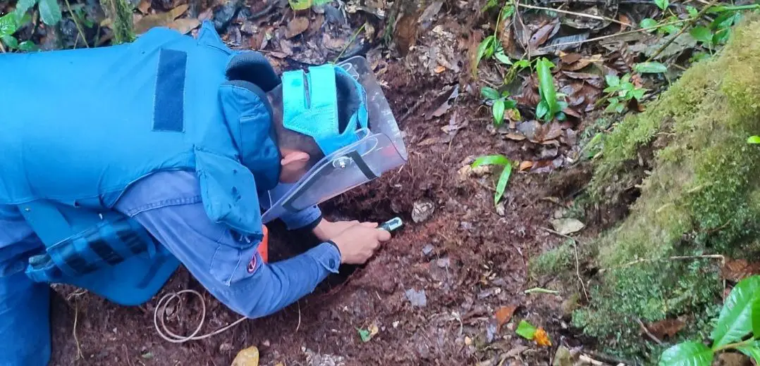 Ejército ubicó tres minas antipersonal en zona rural de Baraya