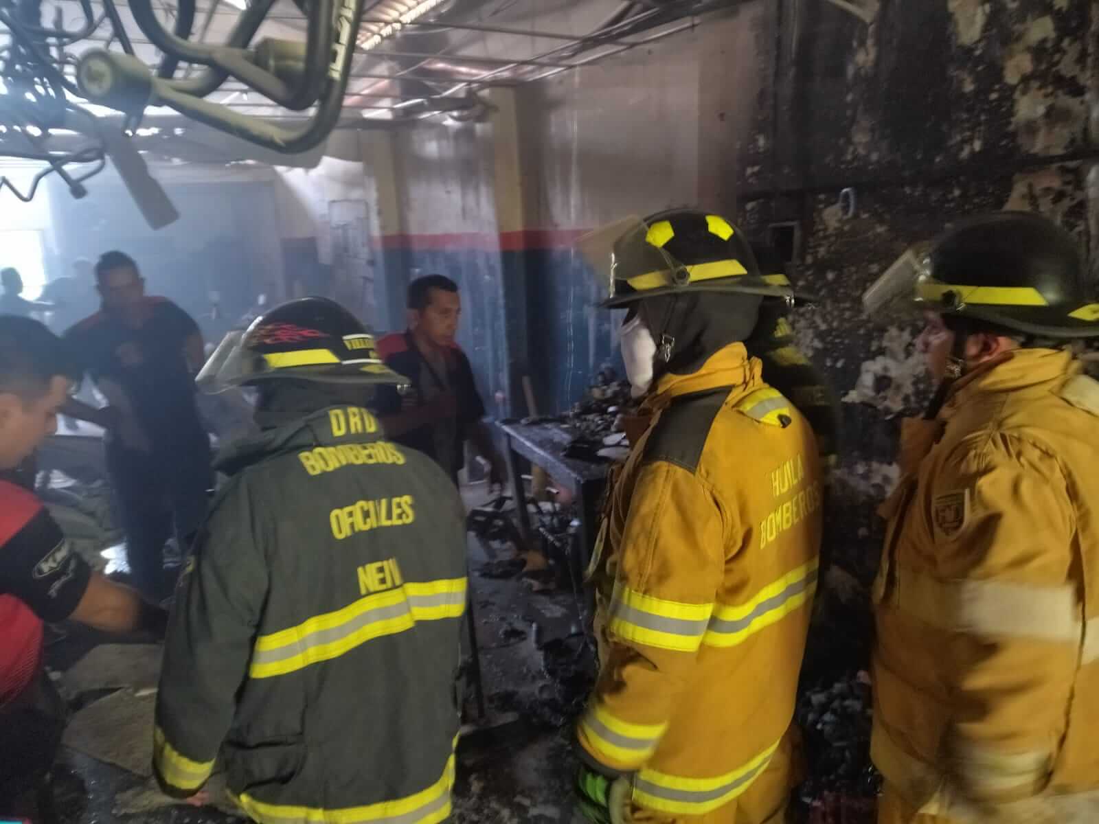 Incendio incineró taller de motos en Neiva