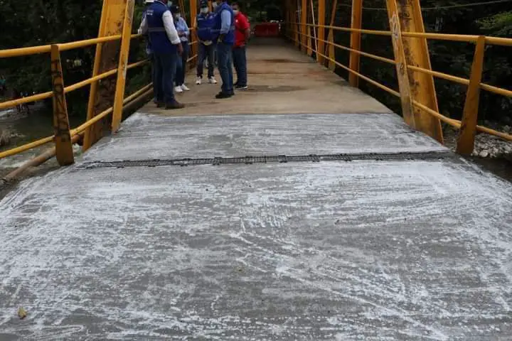 Habilitan paso por el puente sobre Río Frío