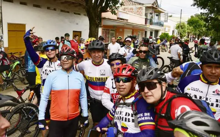 Rodrigo Lara Sánchez llegó al municipio de Villavieja en bicicleta