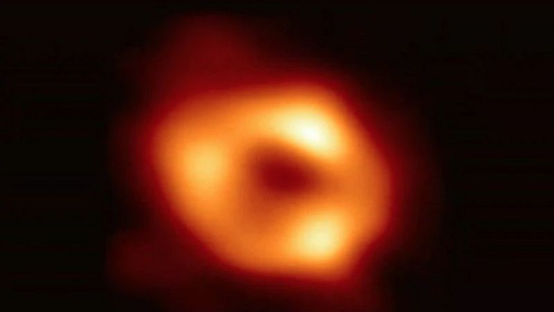 Revelan primera imagen de agujero negro en el centro de nuestra galaxia