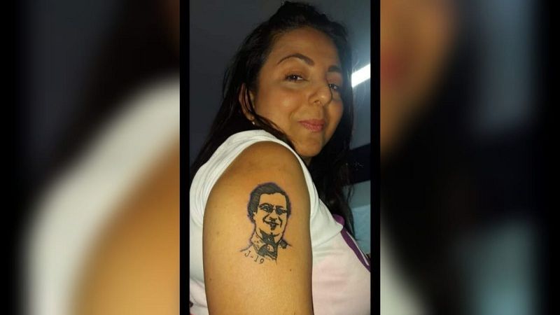 Mujer en Cúcuta se tatuó el rostro de Petro