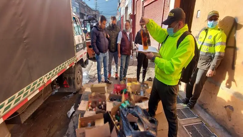 Desmantelan fábrica de licor adulterado en Bogotá
