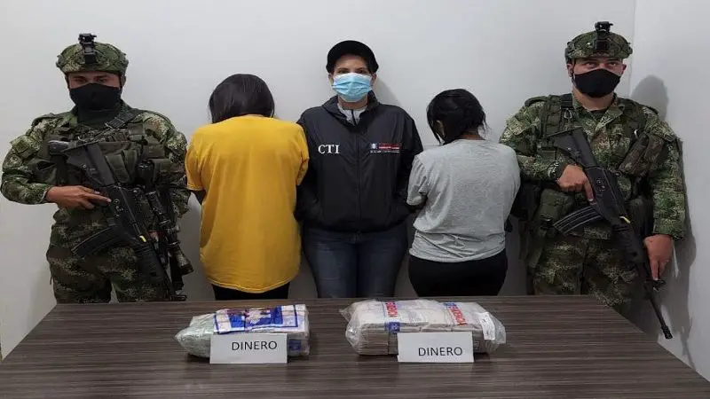 Dos mujeres fueron capturadas con 280 millones de pesos