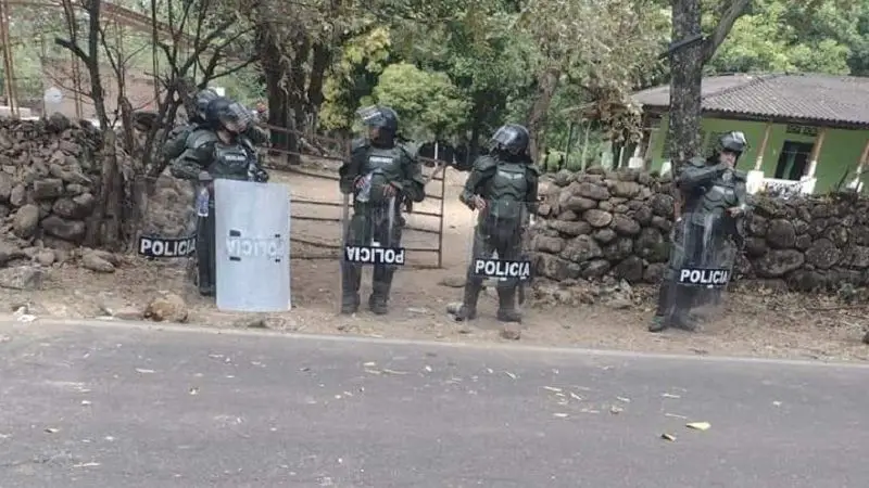 Policías heridos en medio de altercados en la vía Neiva- El Caguán