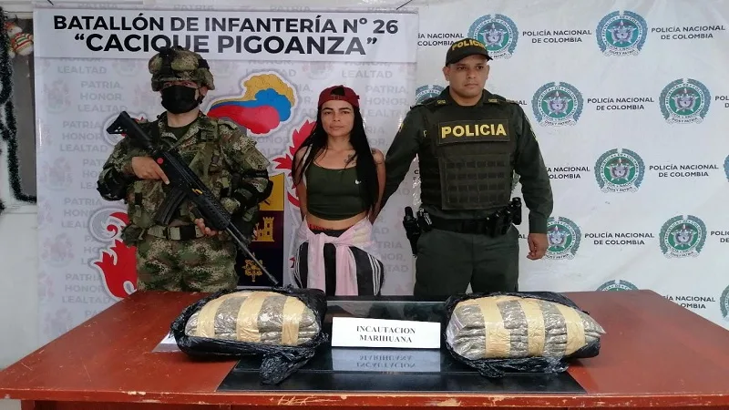 Mujer fue sorprendida transportando marihuana