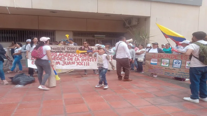 Estudiantes de Algeciras siguen a la espera de una solución