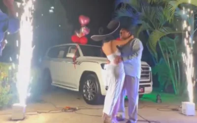 Camioneta de lujo demuestra el amor de Poncho Zuleta a su novia