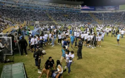 Luto en el fútbol 12 personas mueren tras estampida en el Salvador