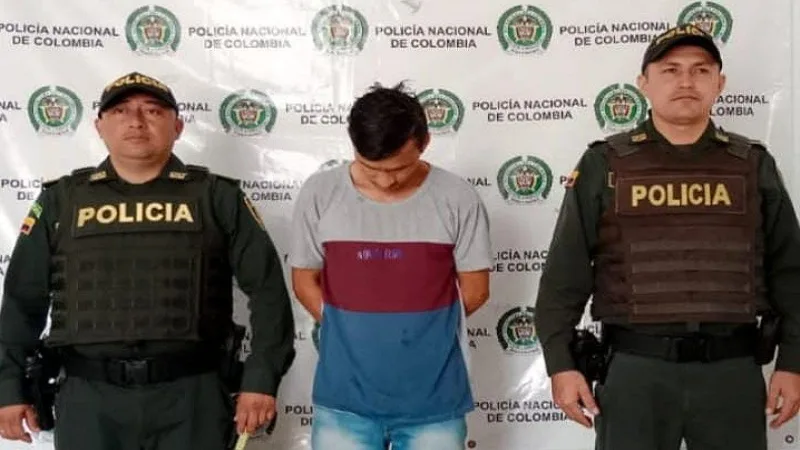 Tenía una orden de captura por el delito de porte ilegal de armas