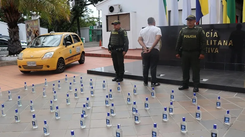 Hombre fue sorprendido vendiendo aguardiente adulterado