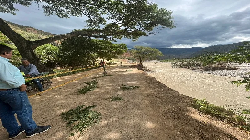 Atienden emergencia vial en Colombia, Huila