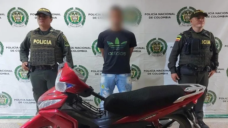 Fue detenido cuando se movilizaba en una moto robada