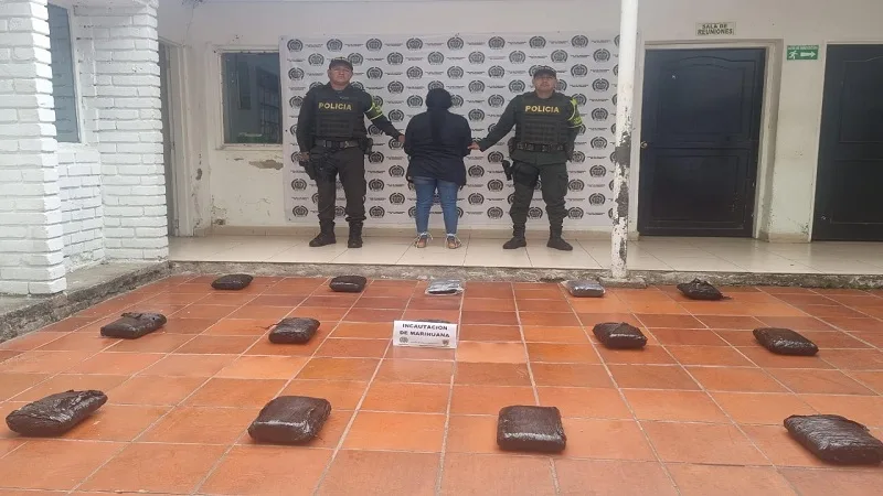 Mujer fue detenida transportando 23 kilos de marihuana en La Plata, Huila