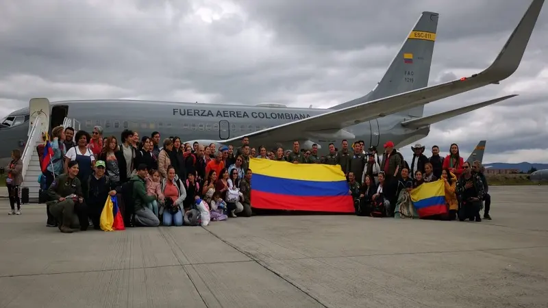 Segundo vuelo humanitario trajo de regreso a 110 colombianos desde Israel