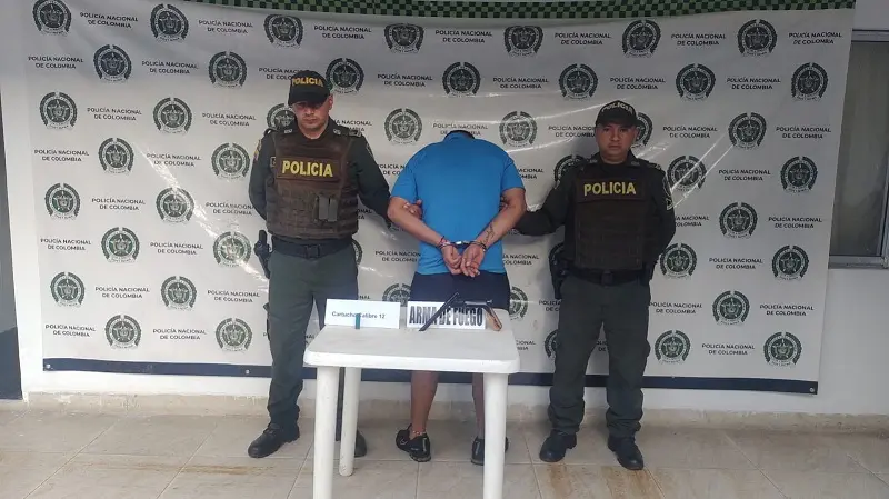 Dos capturados con un arma y cigarrillos de marihuana en Campoalegre