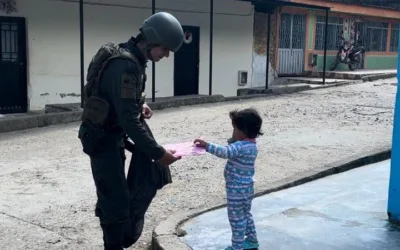 Policías entregaron regalos a niños y niñas en zona rural de Neiva