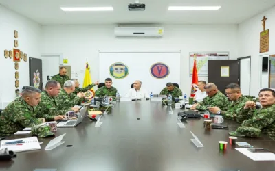 Mandos militares se reunieron en la Novena Brigada para fortalecer la seguridad en el centro y suroriente del país
