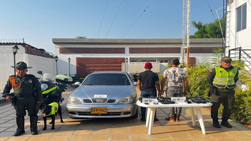 Capturados dos hombres transportando 20 kilos de base de coca