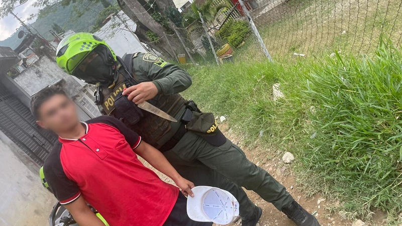 Diez personas capturadas, cuatro motocicletas recuperadas y dieciocho armas blancas incautadas durante el fin de semana en el Huila