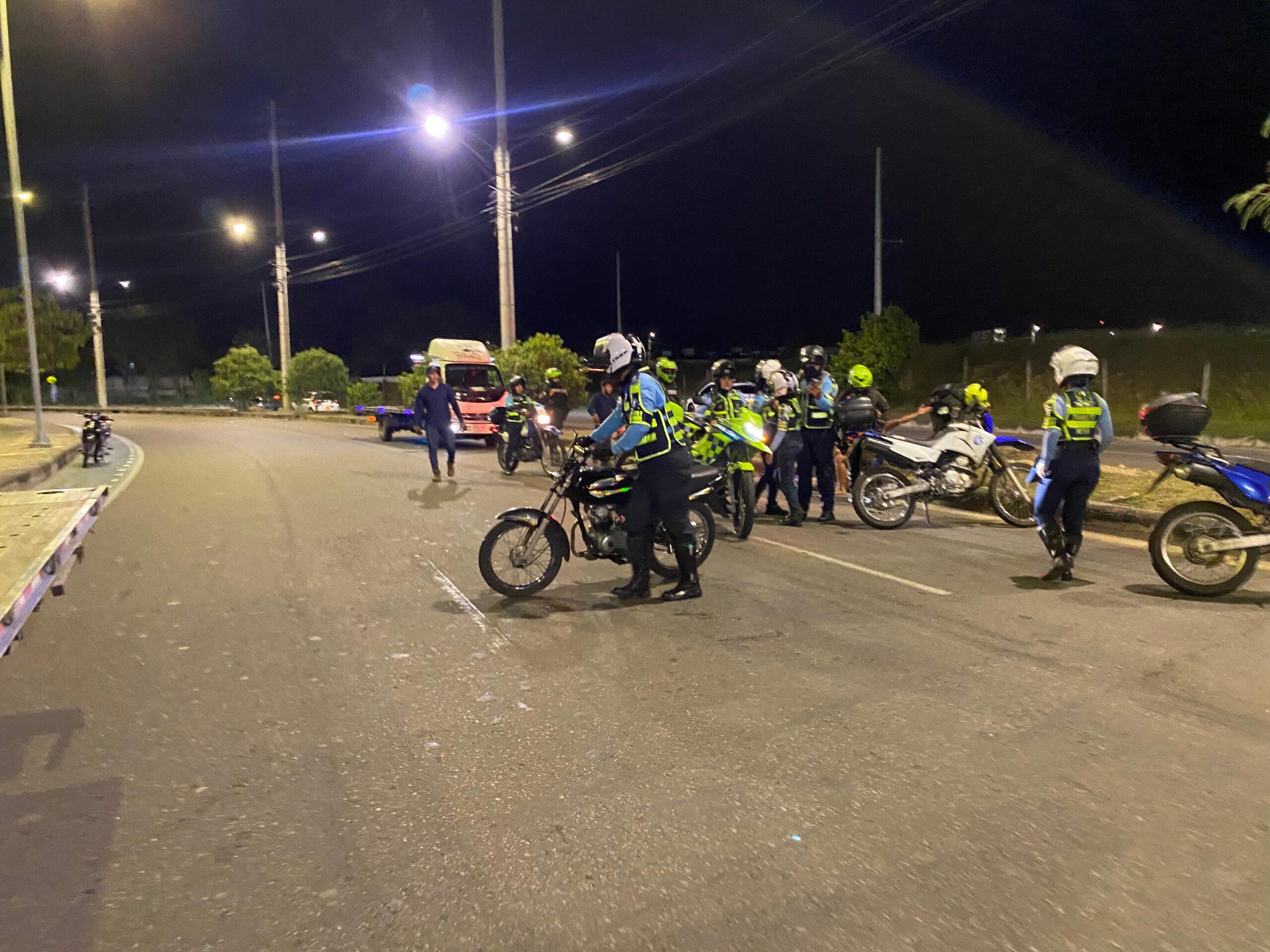 18 motos inmovilizadas en operativos contra piques ilegales en Neiva
