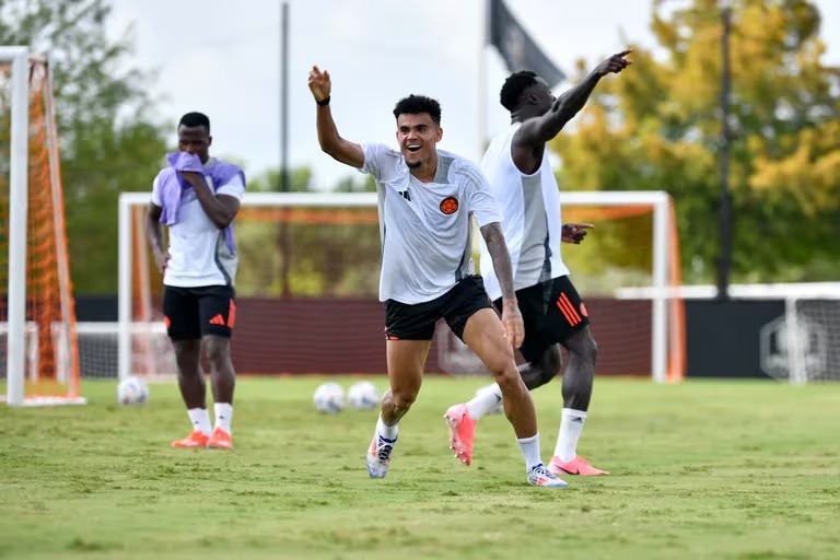 Luis Díaz demostro que no solo juega bien al futbol, tambien canta vallenato