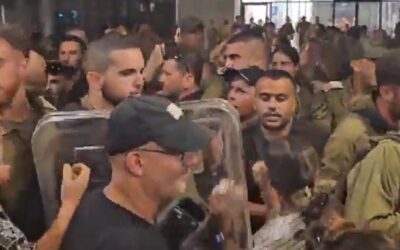 Nacionalistas llegan a base israelí donde interrogan a militares por maltrato